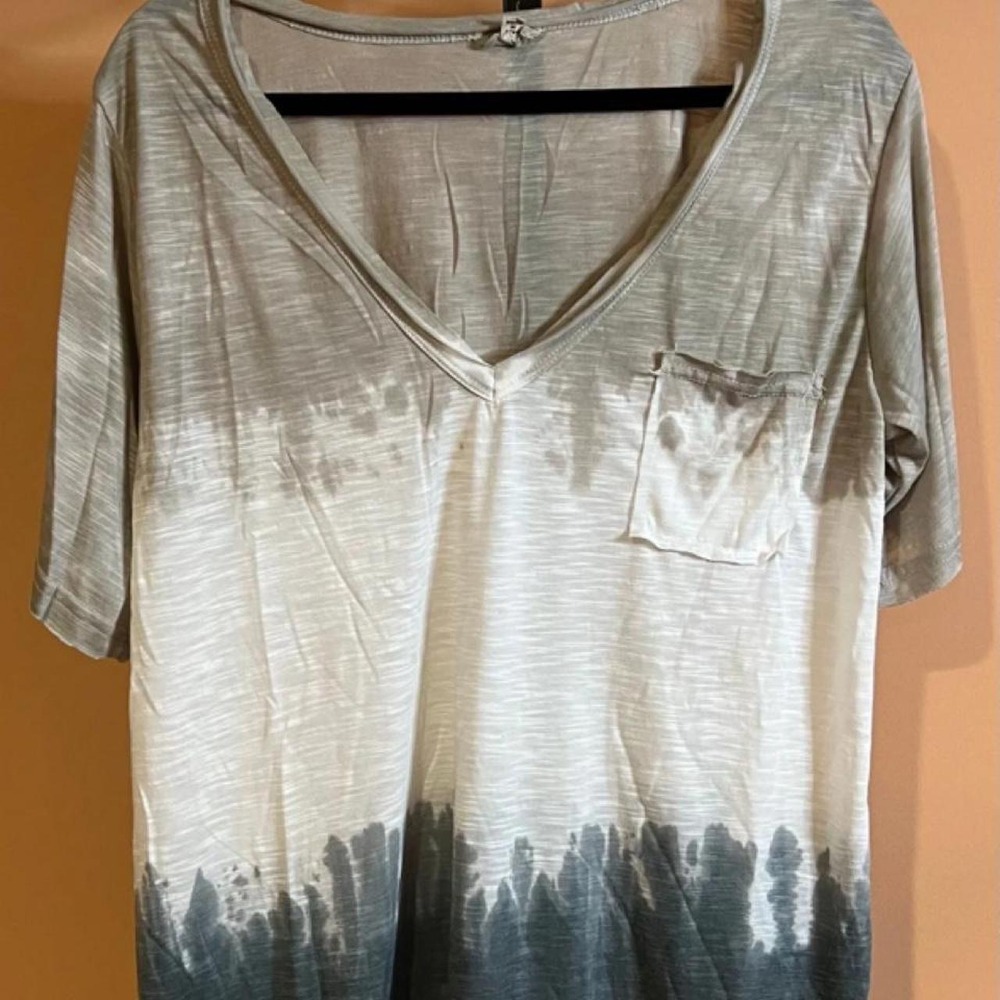 398. Pol beige/white/greenish gray tie-dye t-shirt with pocket size L